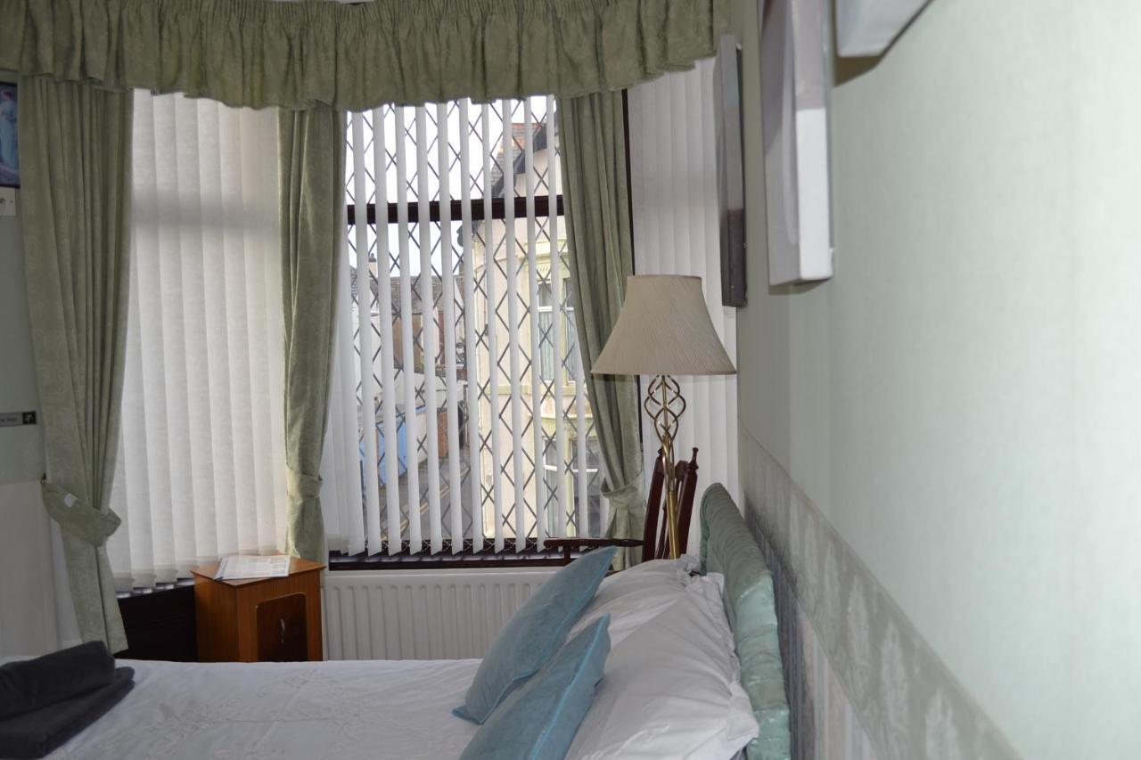 Shawries Bed & Breakfast Blackpool